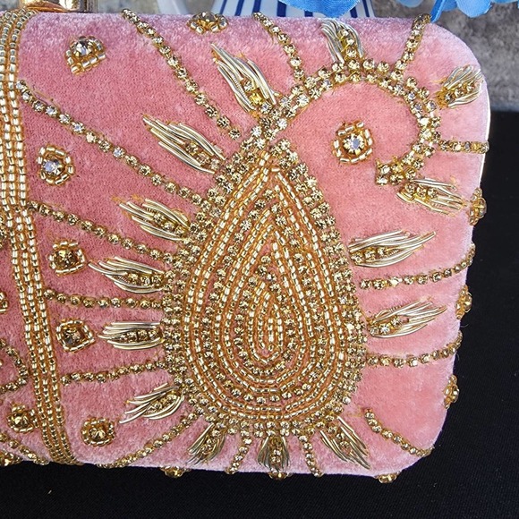 NWT Pink velvet clutch with gold zardozi, beads and sequins embroidery. - Picture 4 of 10
